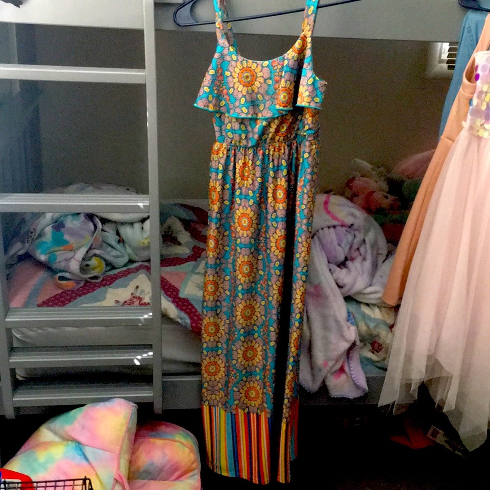 The colors are orang, yellow, and blue